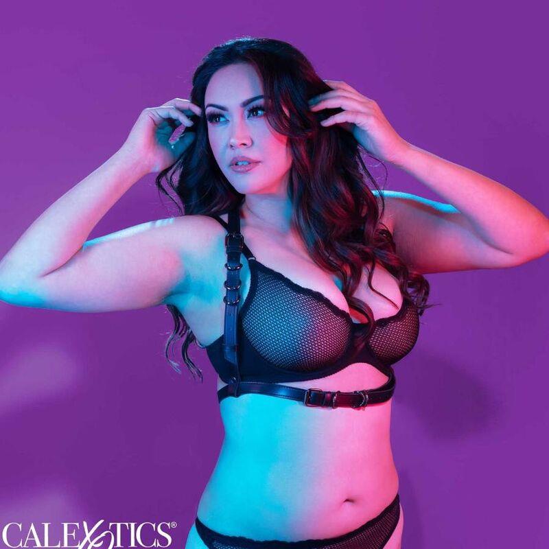 EUPHORIA PLUS SIZE HALTER BUCKLE HARNESS ČRN