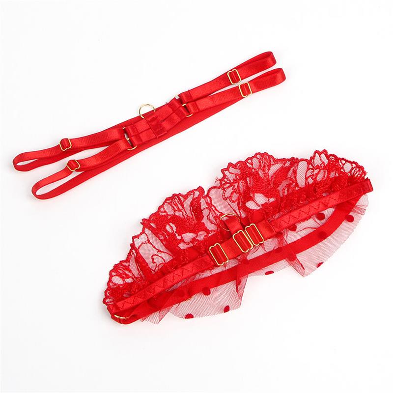 957506  LACE BRA AND GARTER SET RED S/M